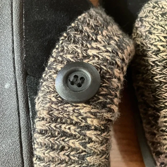 NEW Clark Suede size 7 indoor/outdoor slippers - Picture 3 of 9